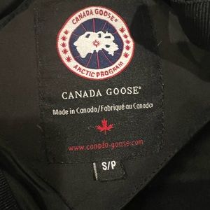 canada goose, size small , black , worn once , medium weight keeps you very warm